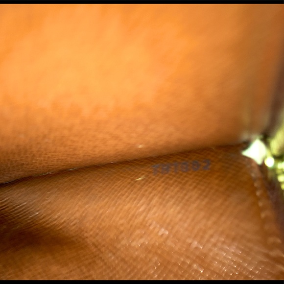 Authentic Louis Vuitton Sarah Monogram Wallet - Picture 7 of 7